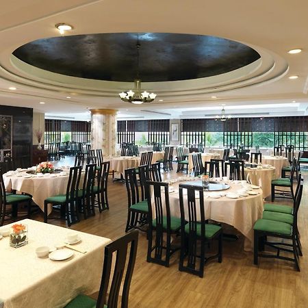 Holiday Villa Hotel & Suites Subang Subang Jaya Bagian luar foto The interior of a restaurant in Beijing