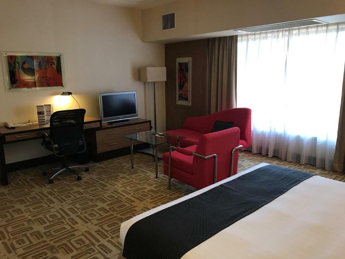 Holiday Villa Hotel & Suites Subang Subang Jaya Bagian luar foto A room at the hotel