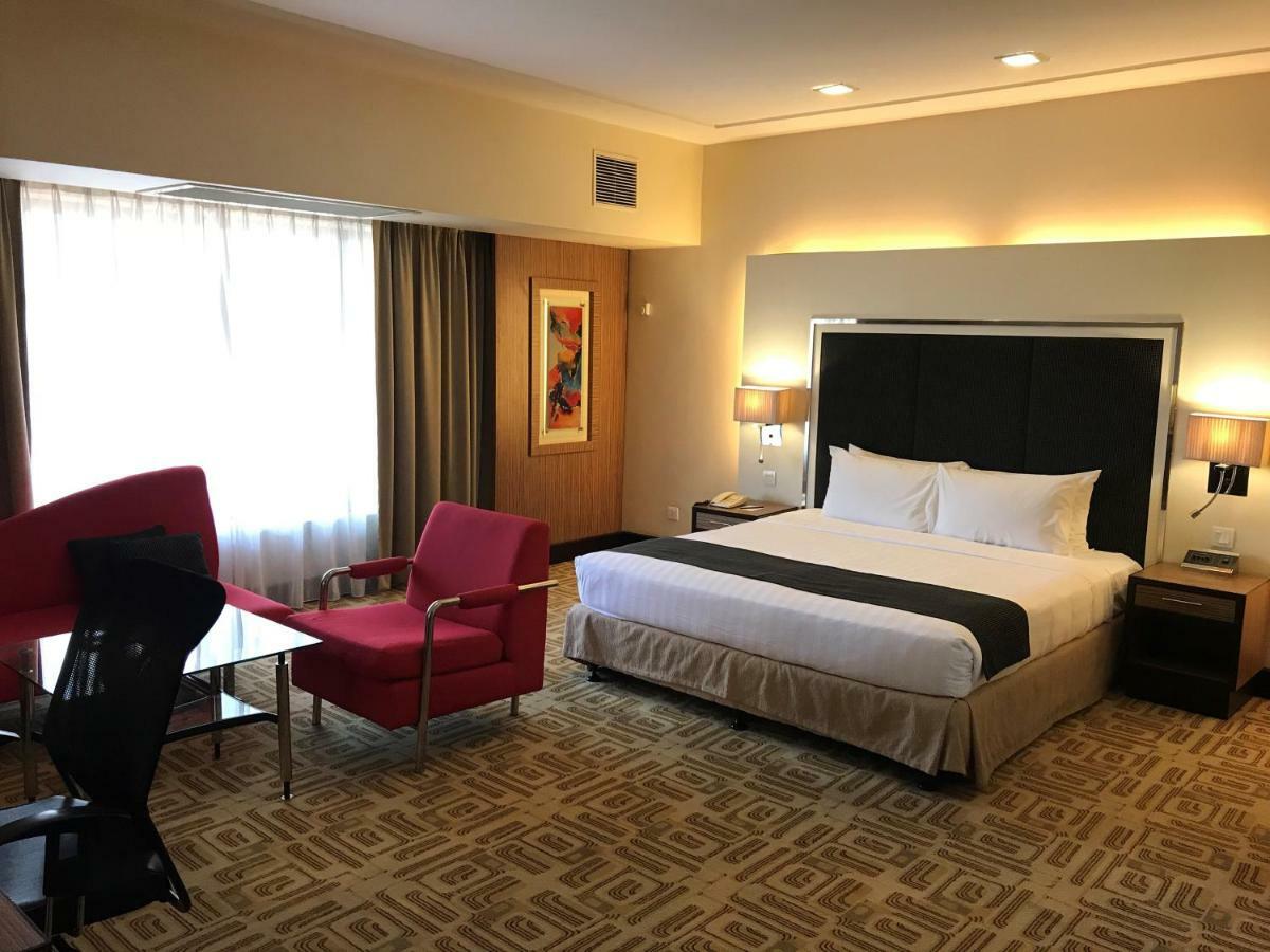 Holiday Villa Hotel & Suites Subang Subang Jaya Bagian luar foto A room at the hotel